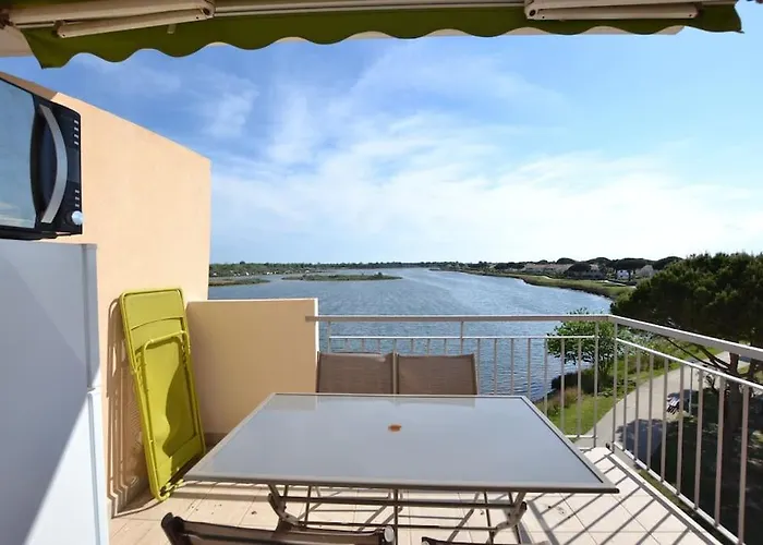 Les Rives Du Lac Salonique